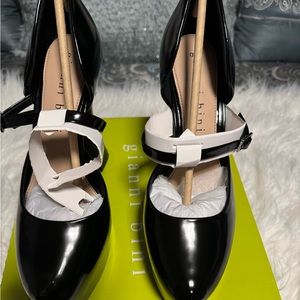 Never worn shoes. Brand New.